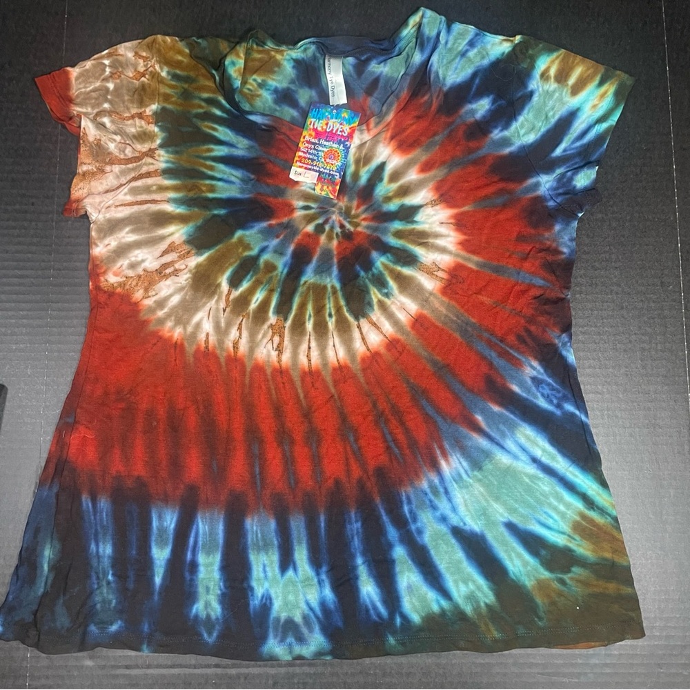 BNWT FITTED TIE DYE TSHIRT SIZE LARGE see measurements HAND DYED. Price Firm